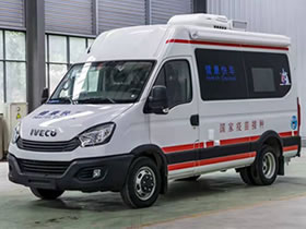 依維柯移動(dòng)式疫苗接種車，可下鄉(xiāng)鎮(zhèn)